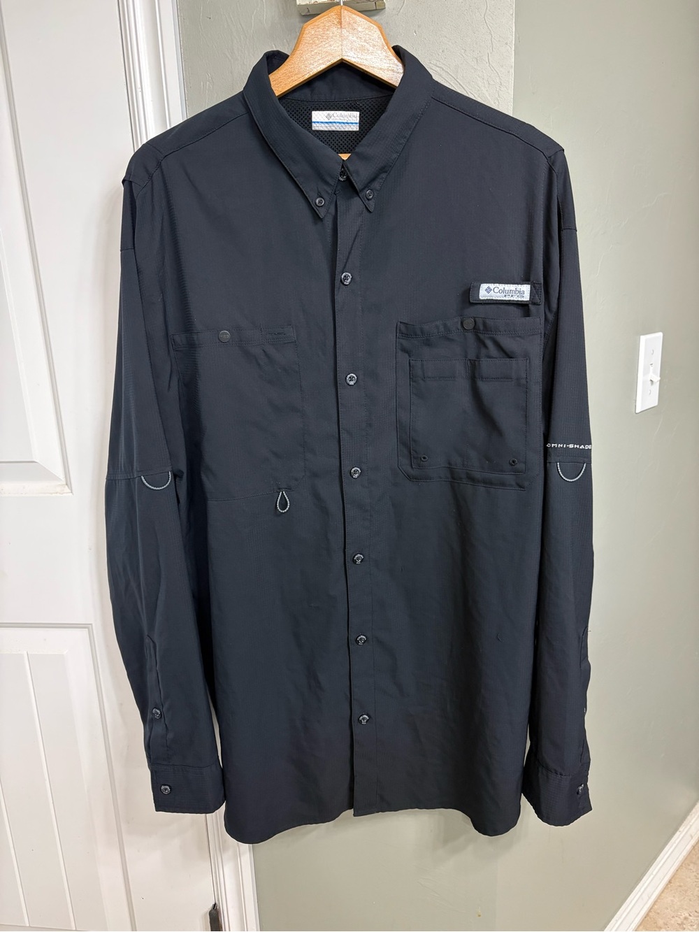 Columbia Men's Black Performance Long-Sleeve Button-Down Shirt